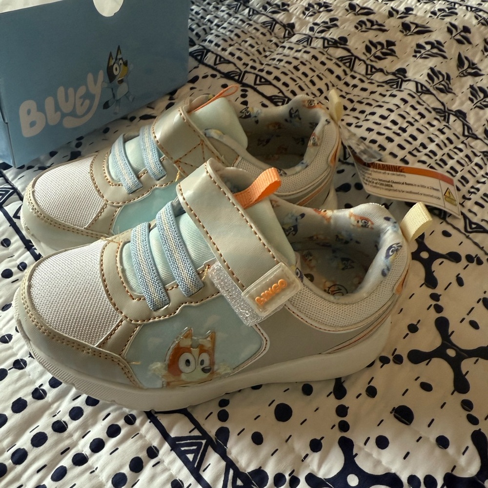 NWT Light Up Bluey Shoes